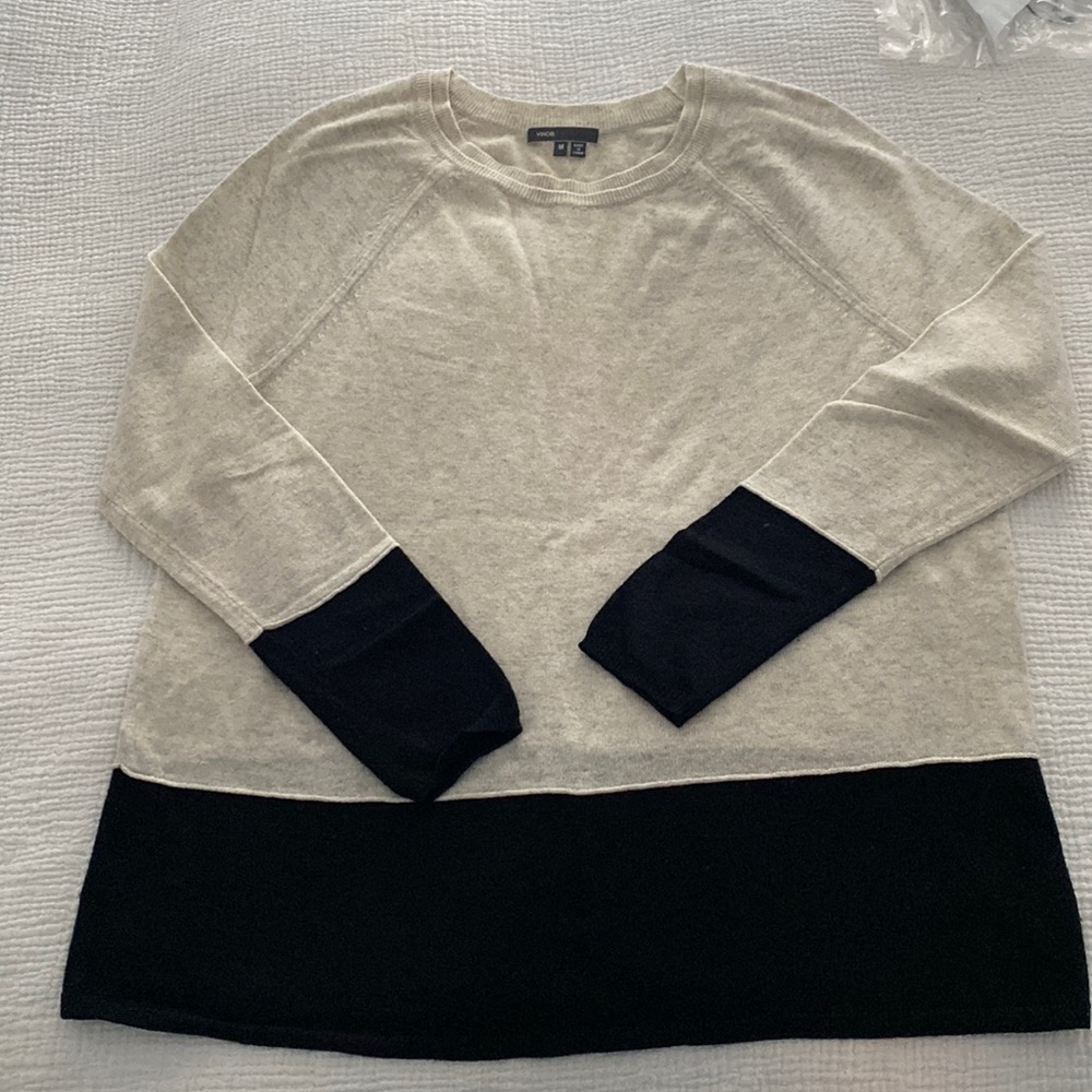 Vince Lightweight 100% Cashmere Sweater (SZ Medium)